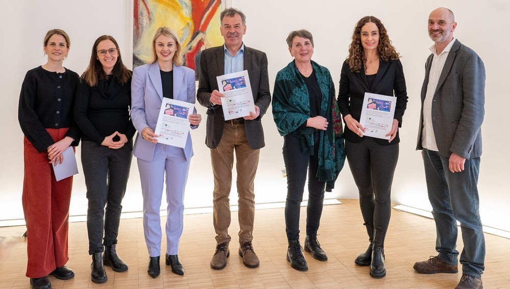 v.l.n.r.: Bernadette Embach-Woschitz, Helene Daxecker-Okon, Elisabeth Mayr, Georg Willi, Petra Unterberger, Eva Pawlata, Armin Staffler