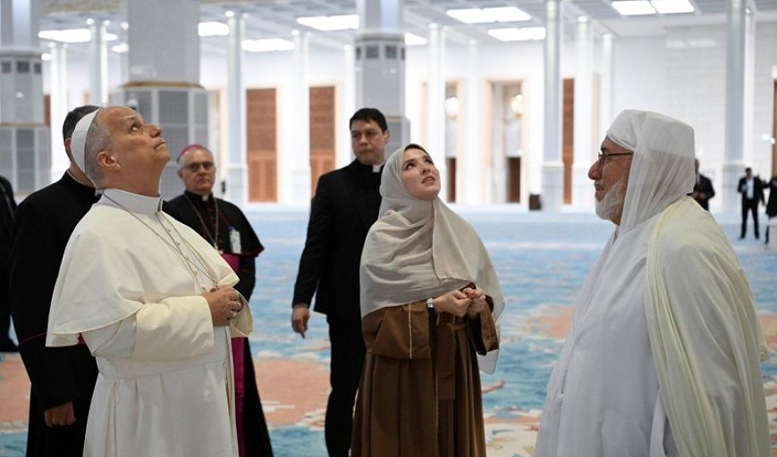 Papst beim Besuch der Moschee in Algier