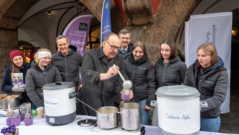 Bischof Glettler beim Fastensuppenessen 2026