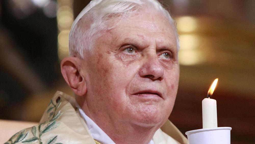 APAHEF38 - 08092007 - MARIAZELL - OESTERREICH: ZU APA-TEXT II - Papst Benedikt XVI. waehrend der Vesper in der Basilika in Mariazell am Samstag, 08. September 2007. APA-FOTO: POOL/ROBERT JAEGER