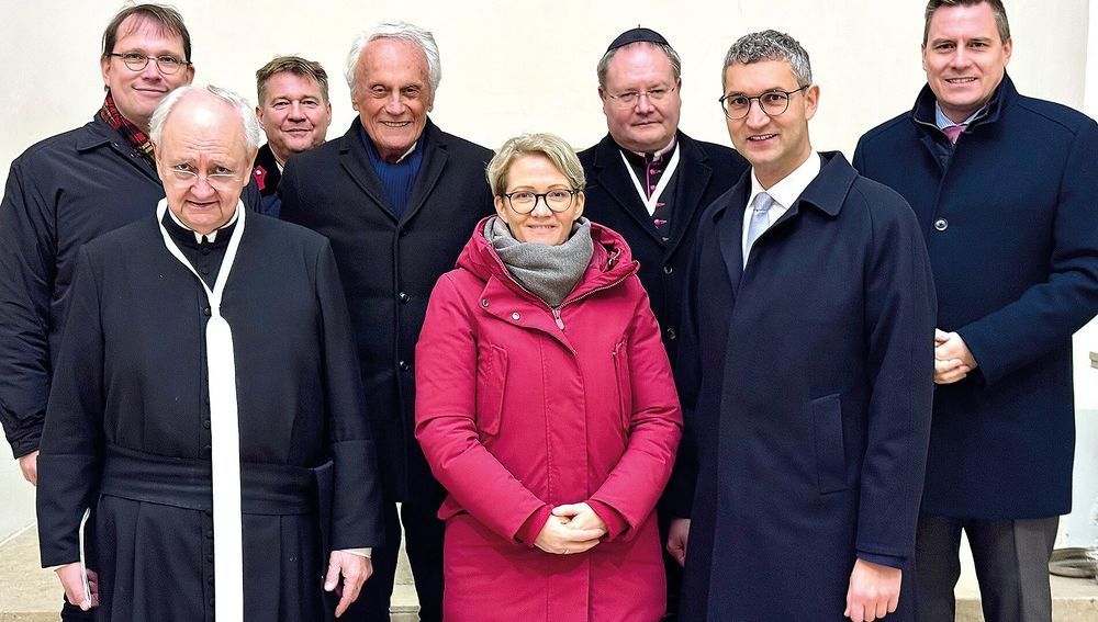 Florian Wegscheider (2.v.r.) erhält Pius-Parsch-Preis 2025