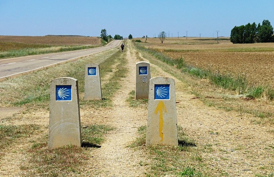 Wegzeichen auf dem Jakobsweg