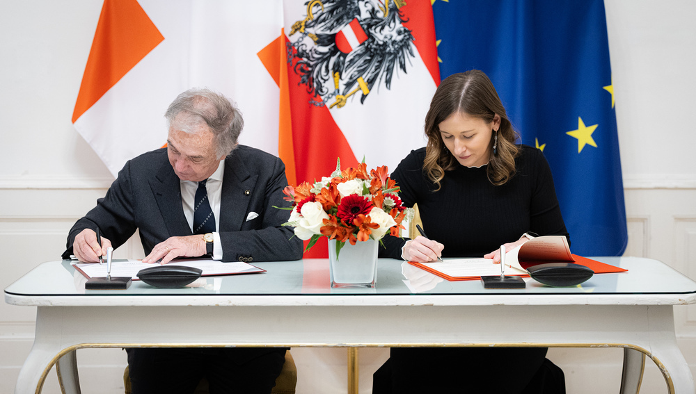 Ministerin Plakolm und Malteser-Großkanzler unterzeichnen Erklärung für internationalen Schutz verfolgter religiöser Minderheiten