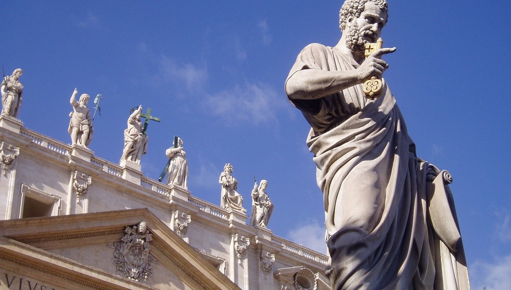Petrus auf dem Petersplatz in Rom 
