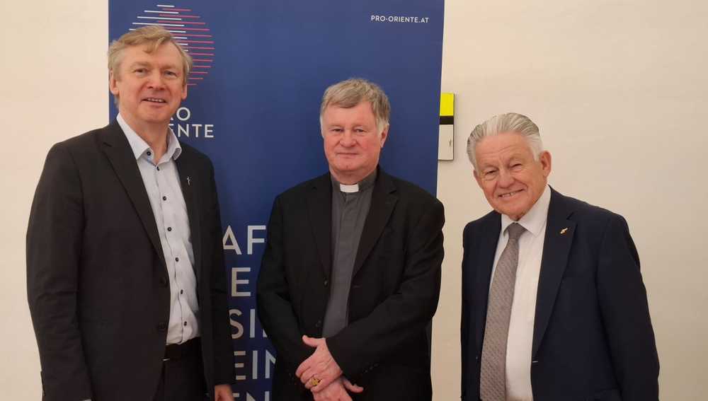 v.l.n.r.: Slawomir Dadas, Bischof Manfred Scheuer und Josef Pühringer