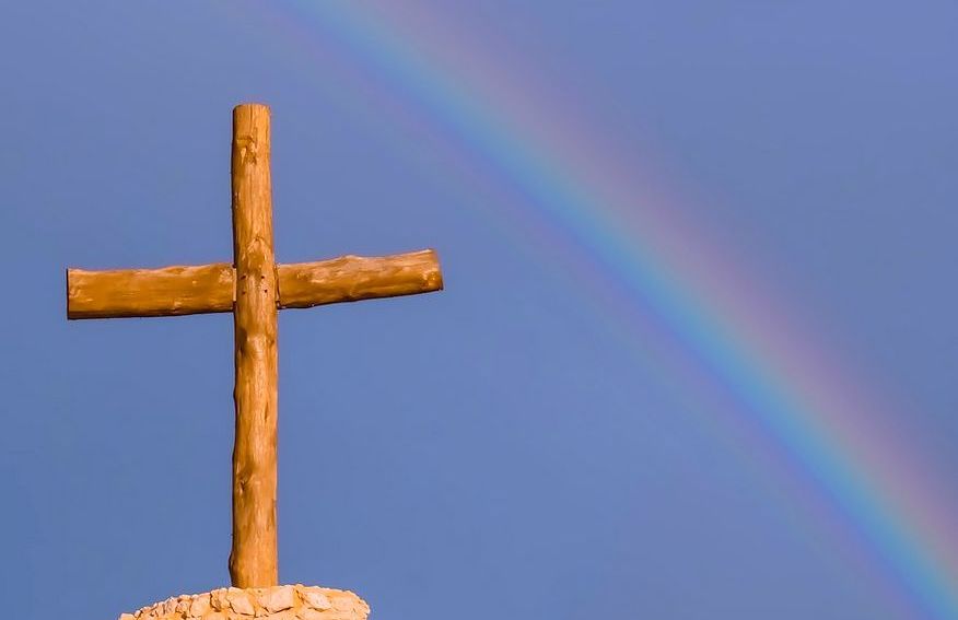 Kreuz mit Regenbogen