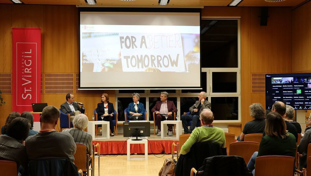 Podiumsdebatte mit Andreas G. Weiß, Kathrin Karloff, Regina Petrik, Rainald Tippow und Markus Schlagnitweit
