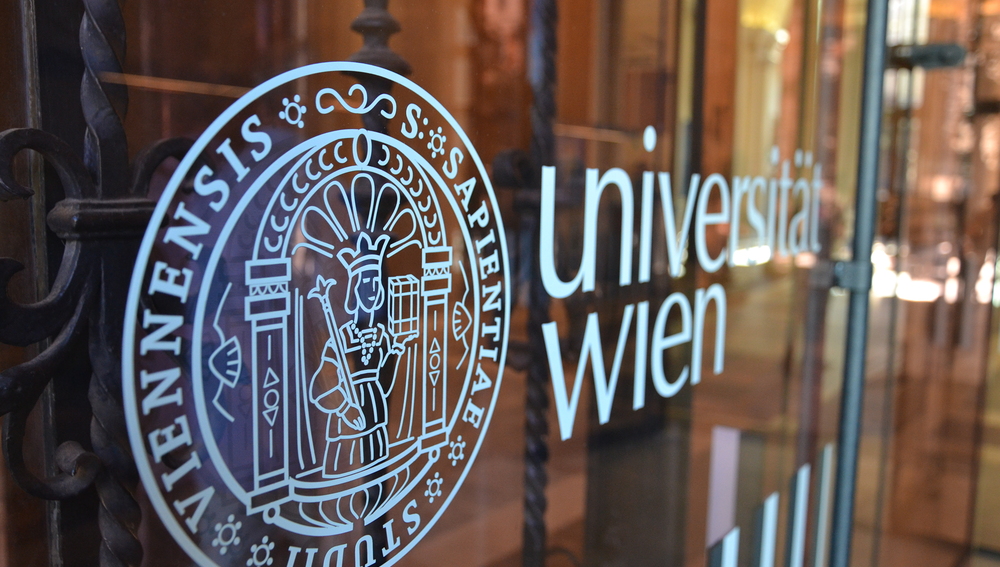 Eingang zum Hauptgebäude der Universität Wien
