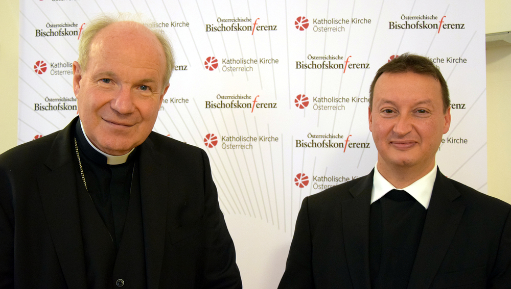 Kardinal Christoph Schönborn, Generalsekretär Peter Schipka bei der Pressekonferenz zur Herbstvollversammlung 2015