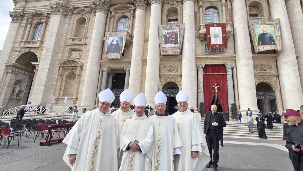 Österreichische Bischöfe und Altabt Schreier bei Kolland-Heiligspechung in Rom